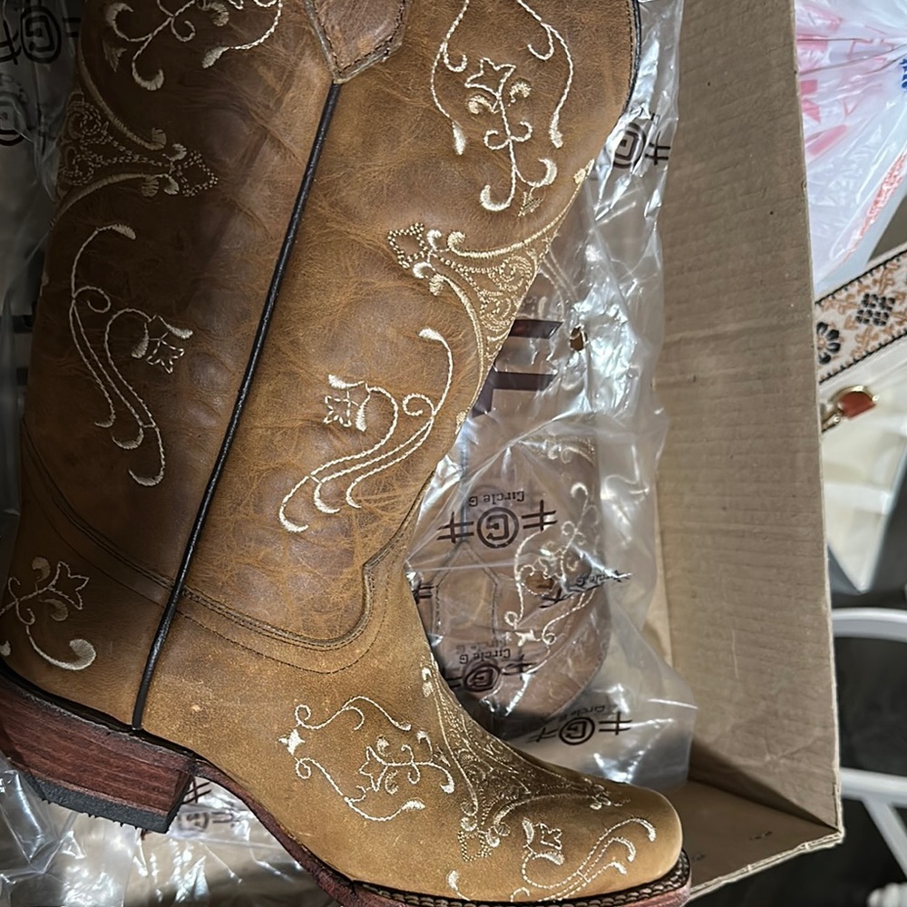 Stylish Tan Embroidered Cowboy Boots